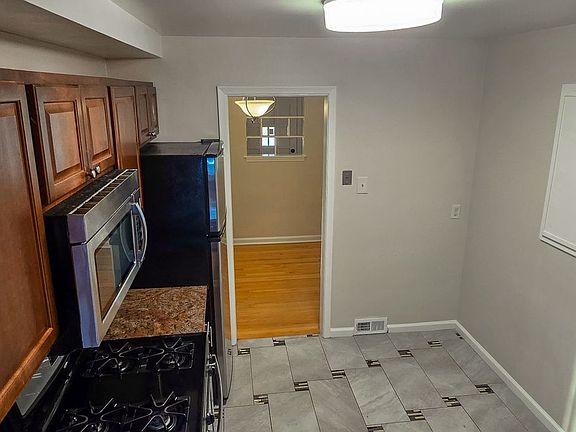 5th image of 23850 Rosewood St