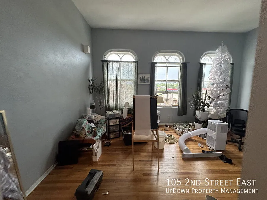 Spacious 1-Bedroom Gem in Hastings 1200 Sq Ft of Comfort at 105 2nd Street East — Photo 3