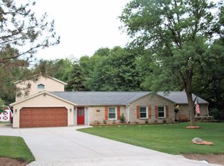 2400 Indian Trl, Brookfield, WI 53045