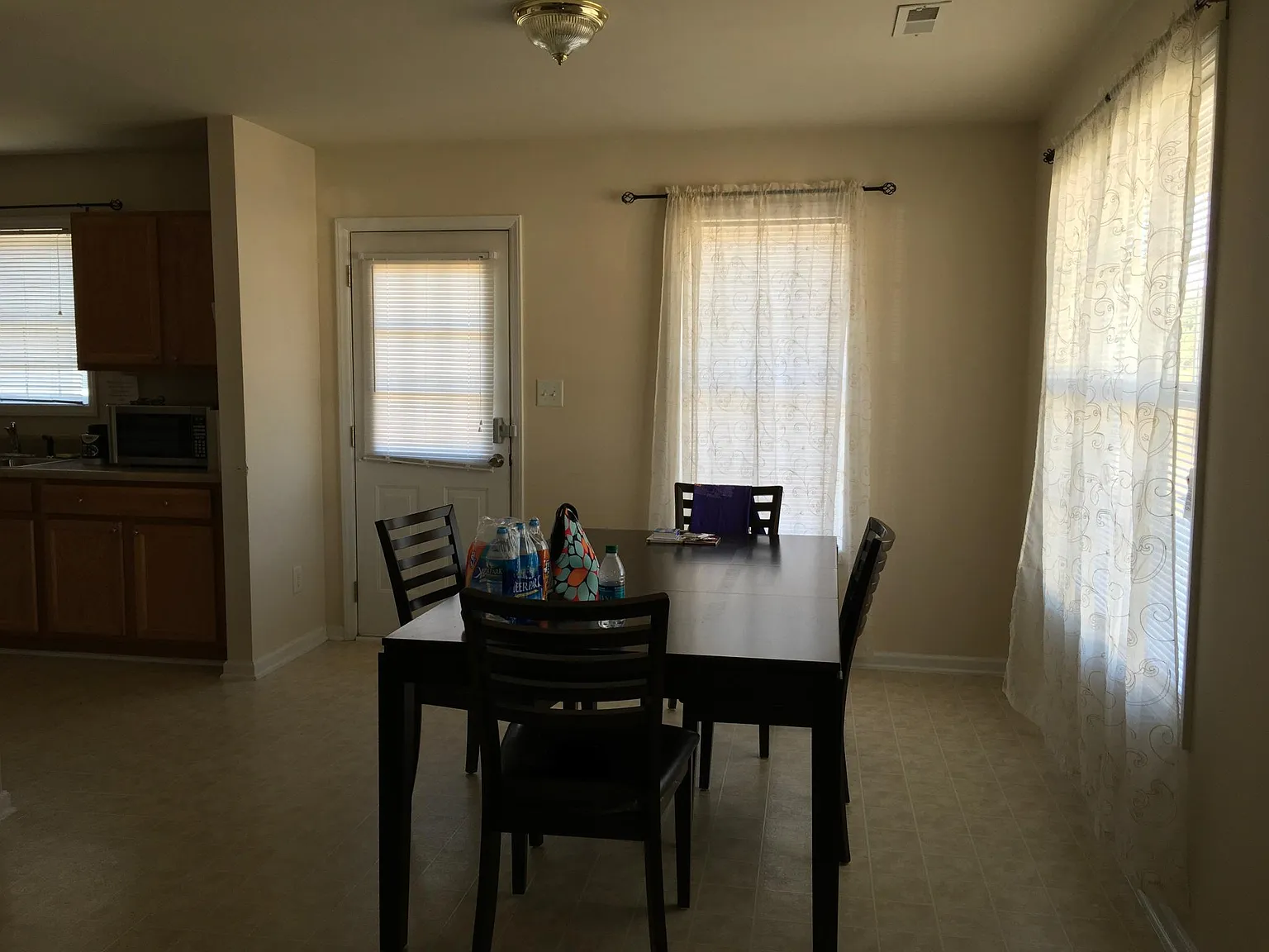 4 bed, 1600 sqft, $1,840 — Photo 4