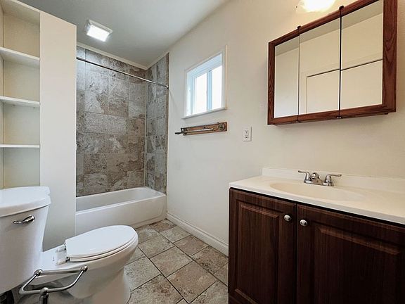 5th image of 4672 Iowa St