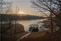 4th image of 365 Bluff Dr