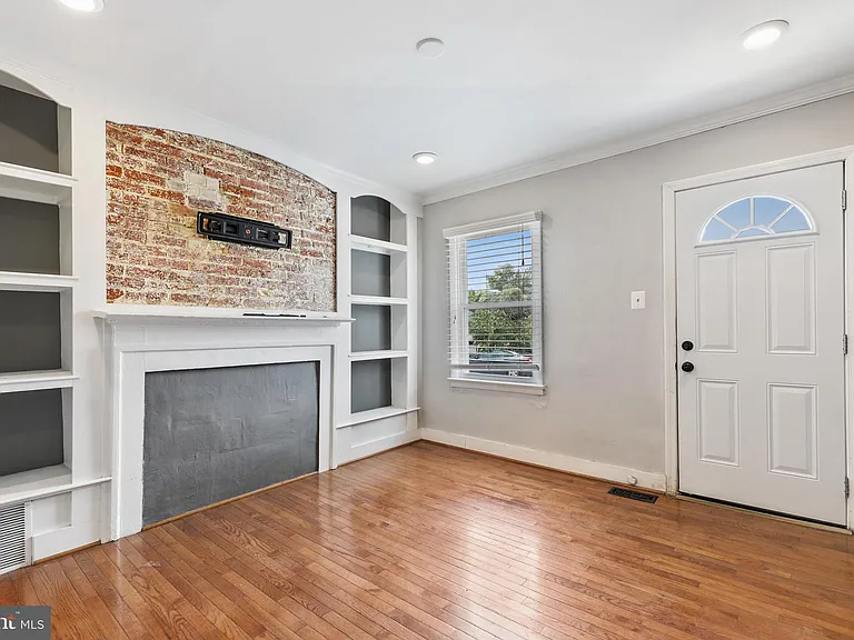 803 S Hanover St — Photo 4