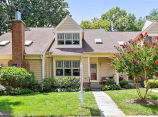 12515 N Lake Ct, Fairfax, VA 22033