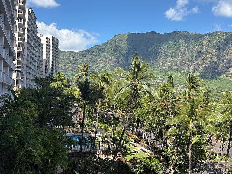 The condo is in a peaceful resort setting. You can take a dip in the pool, or take a peaceful walk in the valley.