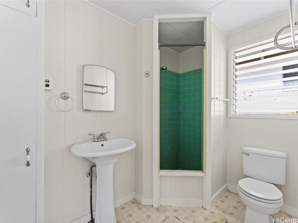 honolulu-hawaii-82510415 picture