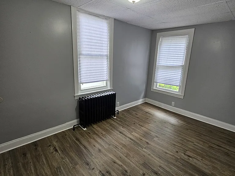 716 W 5th St — Photo 13