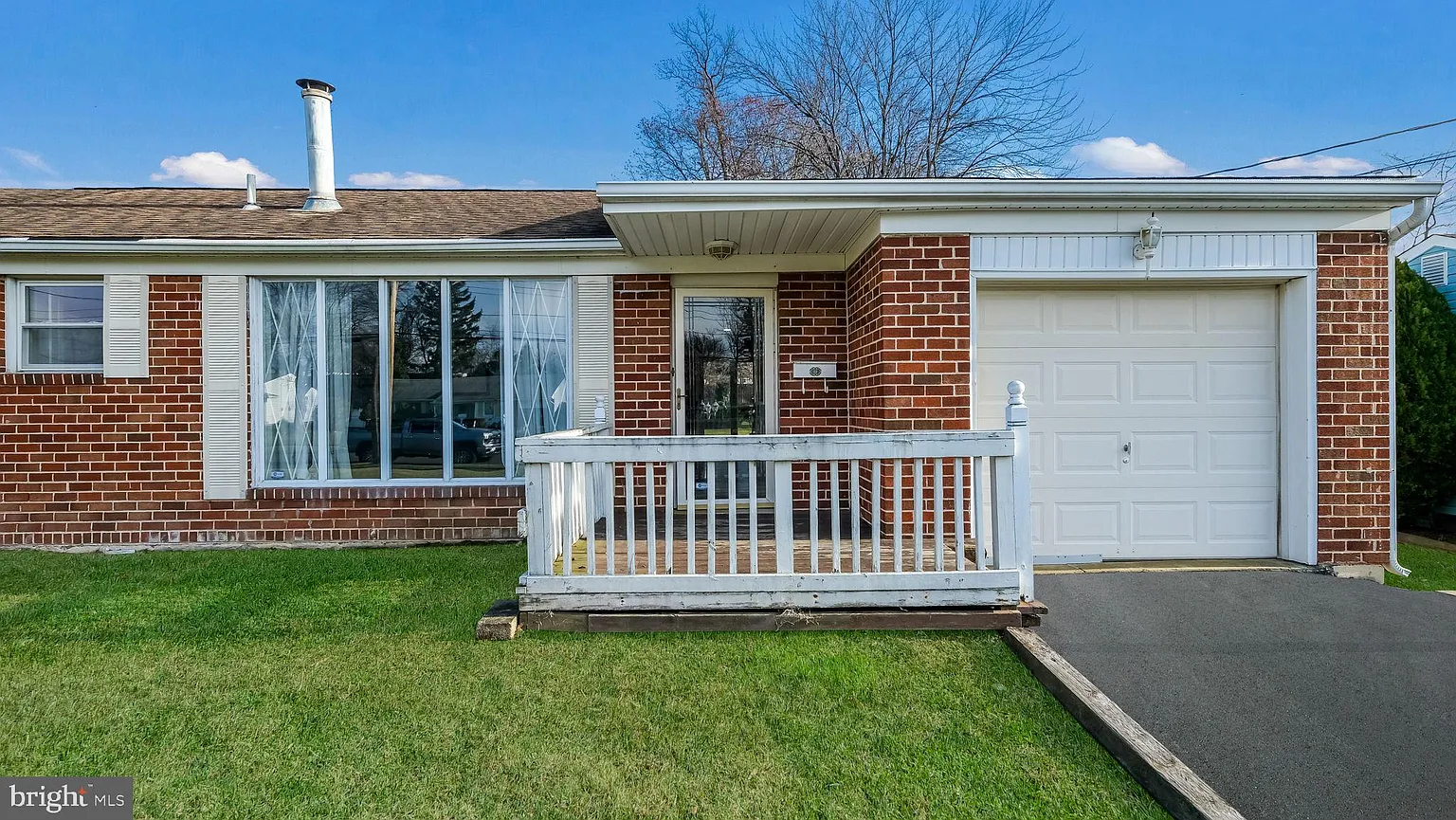 389 Deb Ln photo 1