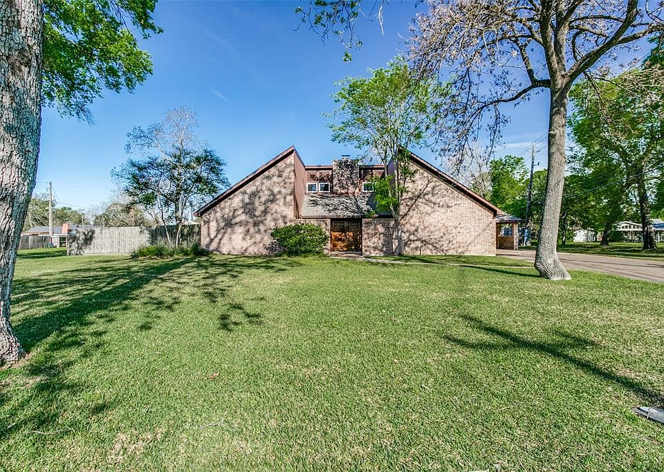 1st image of 131 Red Bud Ln