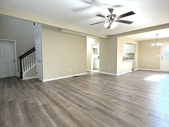 2nd image of 190 Charlotte Cir