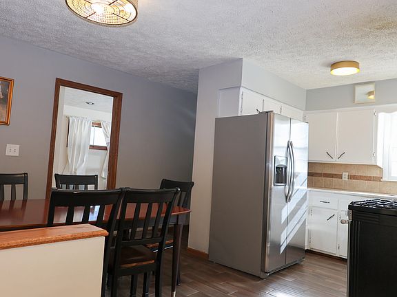 3rd image of 310 Powells