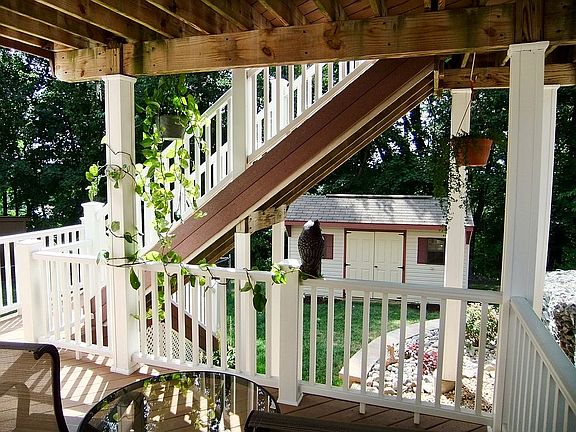 Lower deck