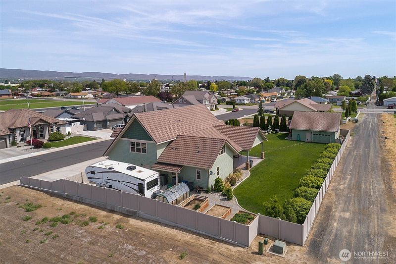 5th image of 726 L Street SW