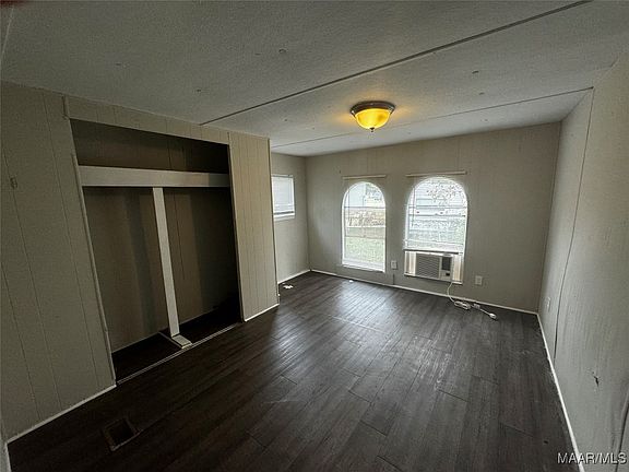 3rd image of 6306 Ashwood Cir