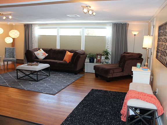 Expansive Livingroom