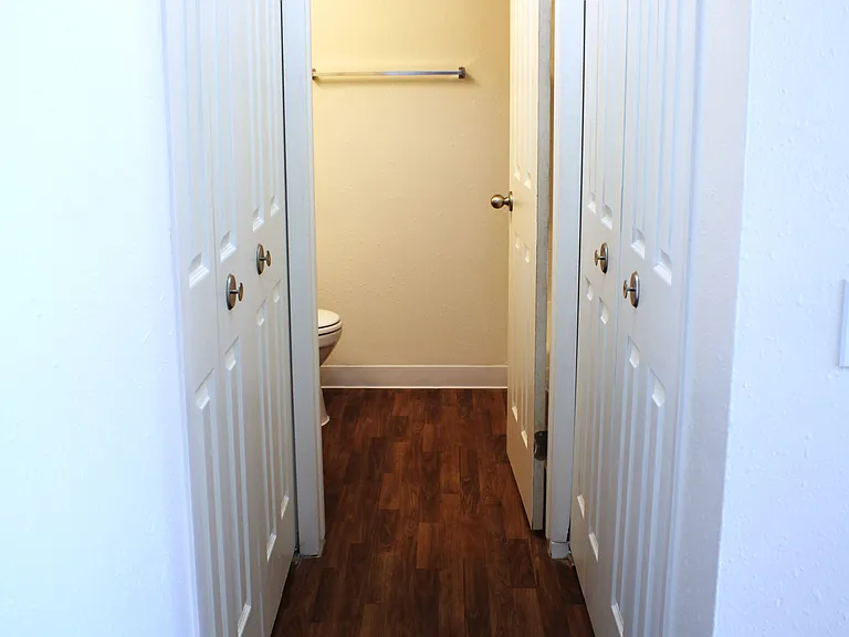 Huntington Place Apartments — Photo 33