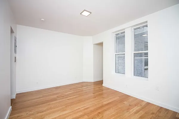 Rented by EXR | media 12