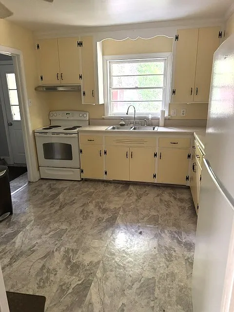 Montrose Ave 7610 - 1 — Photo 2
