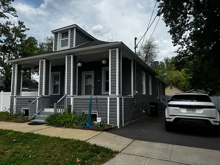 124 Field Ave — Photo 1