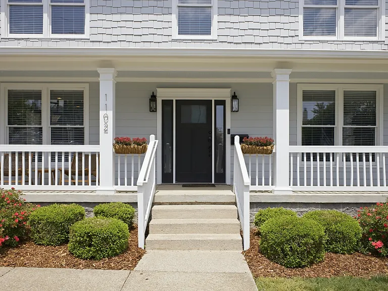 1102 Caldwell Ave — Photo 4