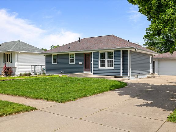 2nd image of 605 SE Trilein Dr