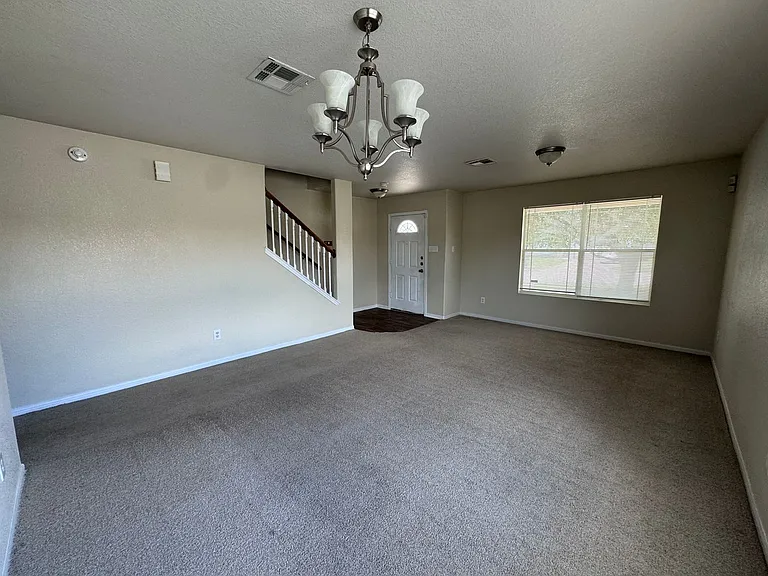 2201 Riley Dr — Photo 7