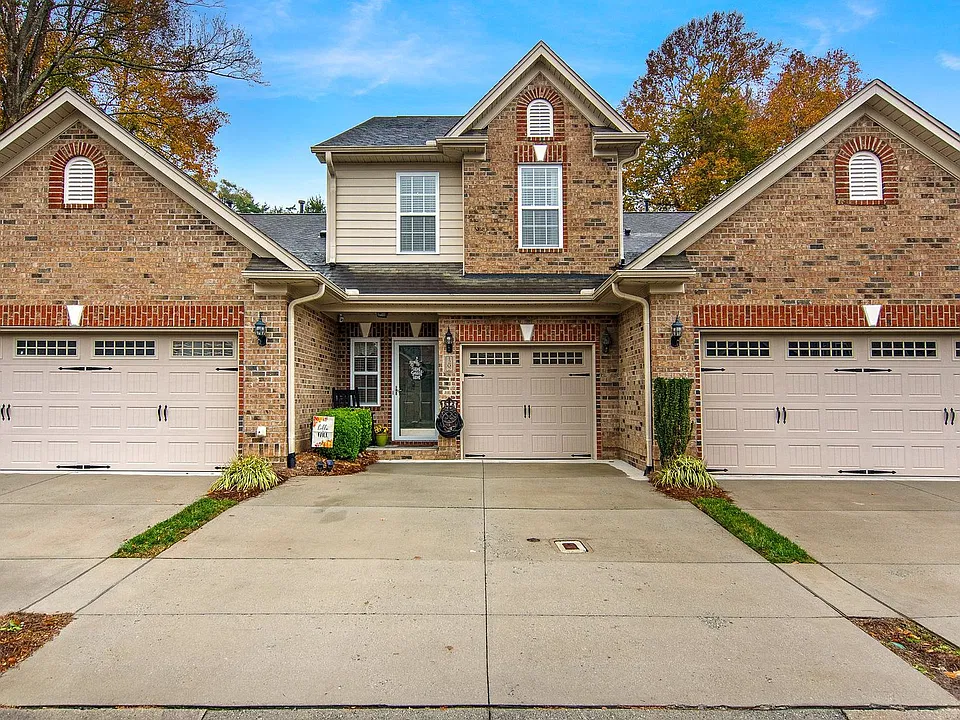 1202 Southlake Ct