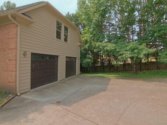 3rd image of 1909 Lakelet Ct