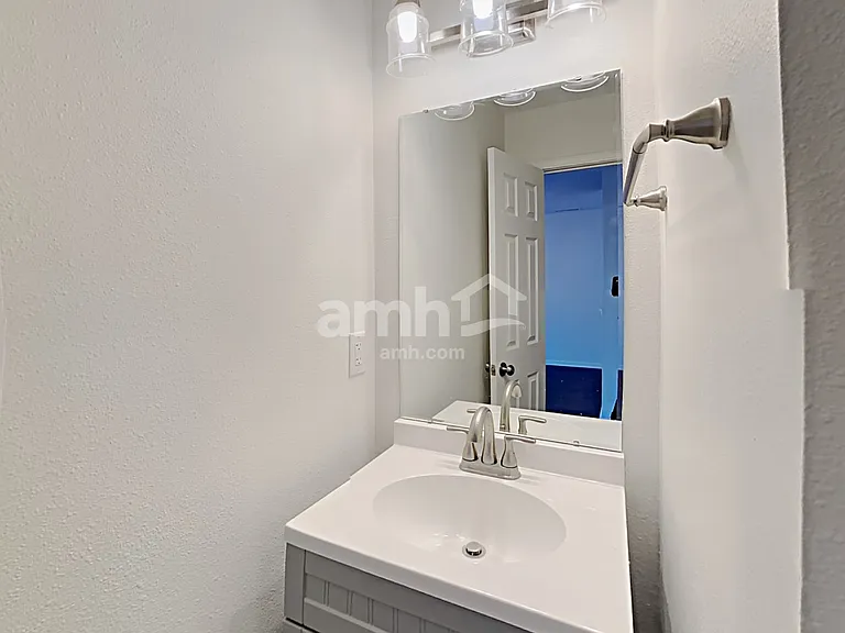 10890 Clear Spring Dr — Photo 8