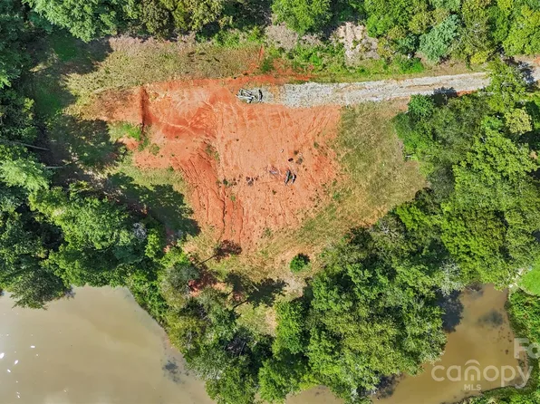 60 Hidden Point Dr, Hickory, NC 28601