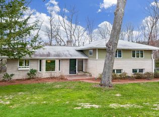 407 N Palisades Dr, Signal Mountain, TN 37377