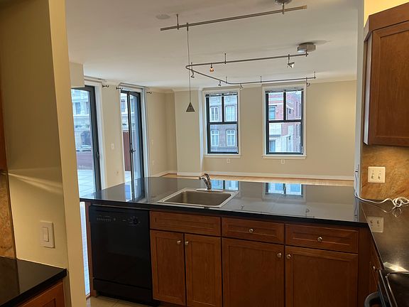 4th image of 616 E St NW #519
