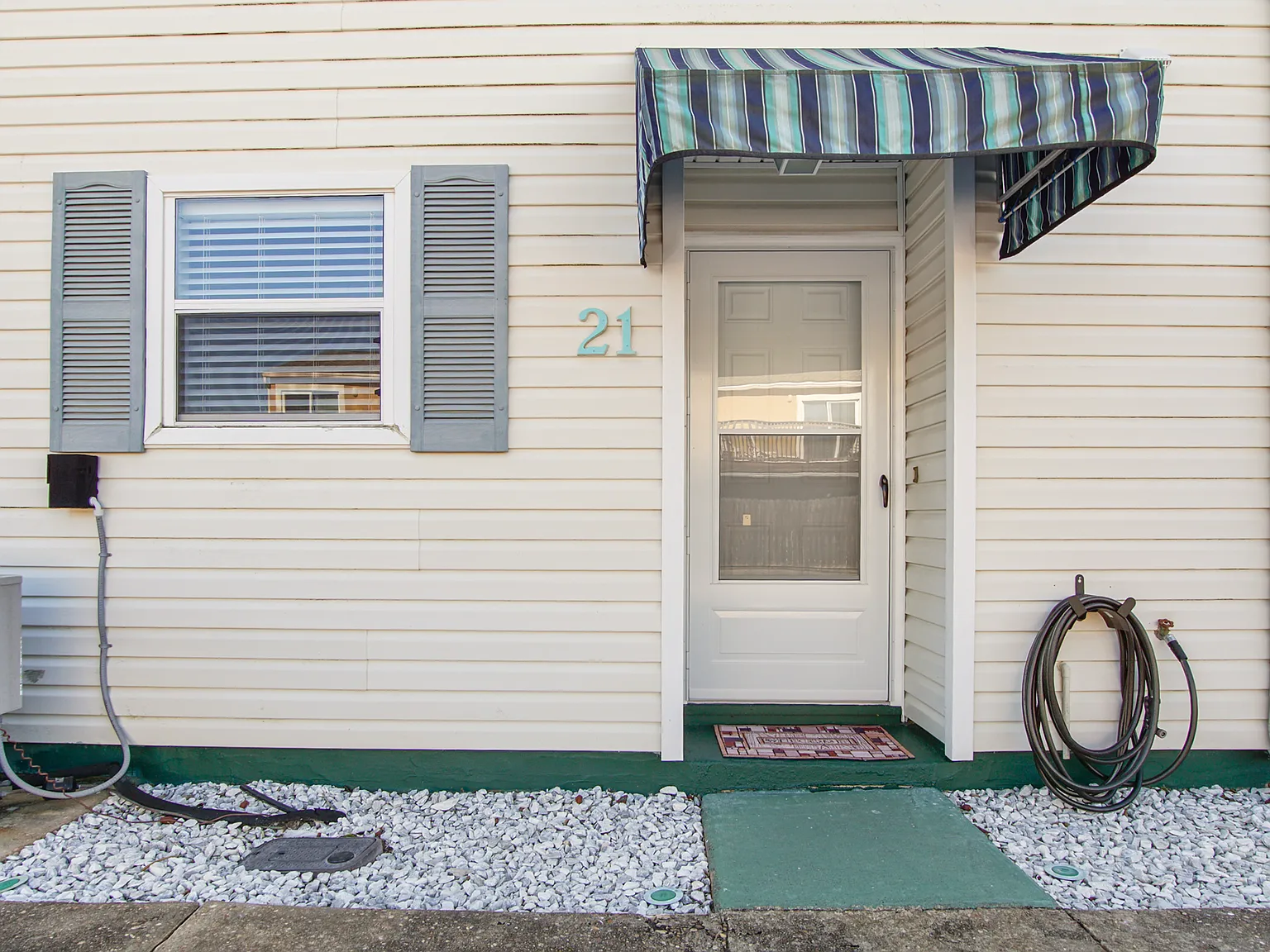 2 bed, 2.5 bath, 1250 sqft, $2,500 — Photo 2