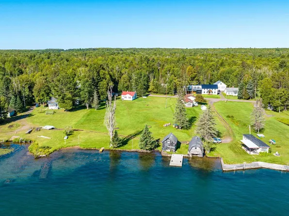 38750 Fishermans Ln, Chassell, MI 49916