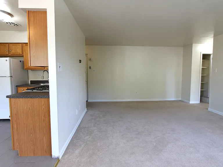 West Walnut Lane Apartments — Photo 20