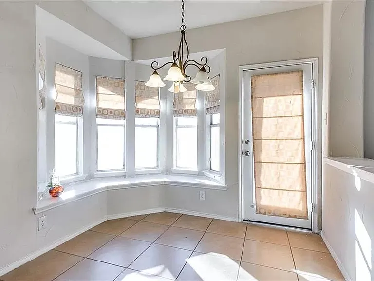 2485 Mackinac Dr — Photo 7