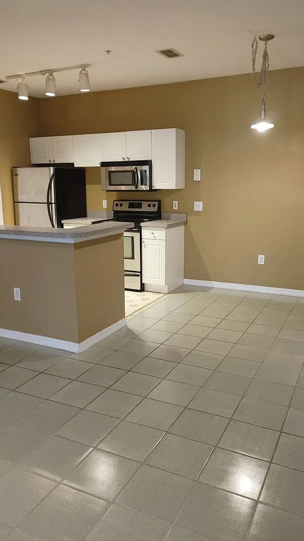 Lovely 2 bed 2 bath condo available — Photo 4