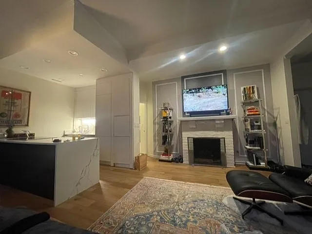 104 W Oak St #2W — Photo 3