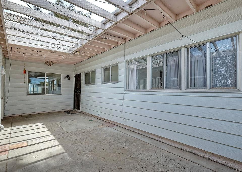 1st image of 1085 Las Bancas Ct