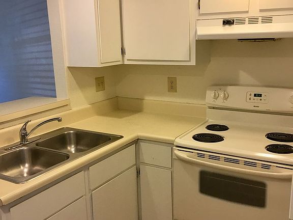 4th image of 819 E Lemon St APT 13