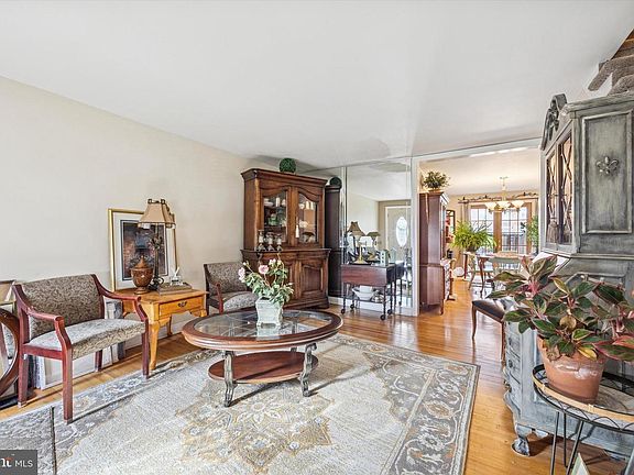 5th image of 5122 Whitehall Dr