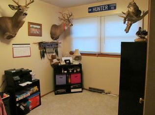 904 Fairfield Ave, Newton, KS 67114