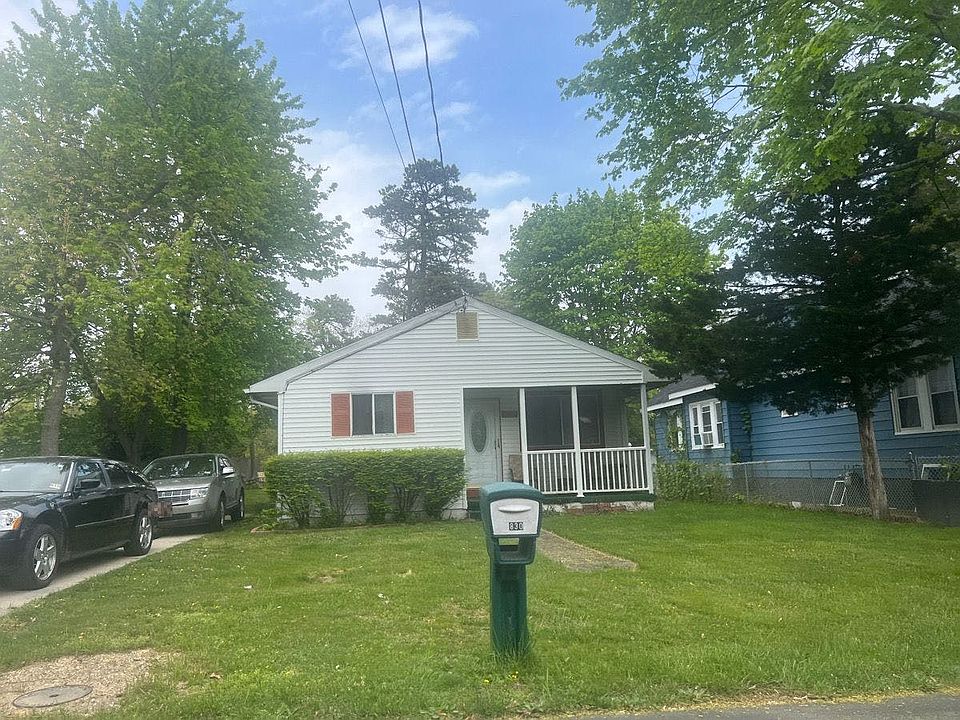 1st image of 830 Spruce Ave
