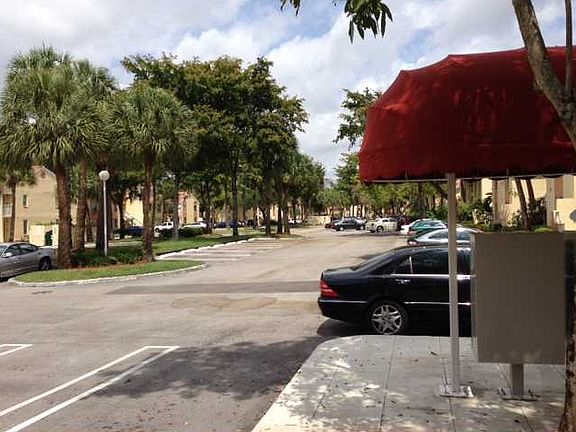 4th image of 925 Coral Club Dr