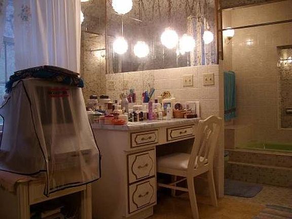5th image of 1025 Highlawn Cir