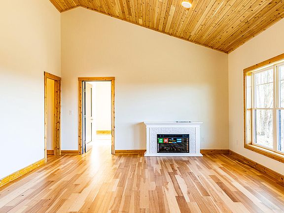 5th image of 740 Pinnacle Road