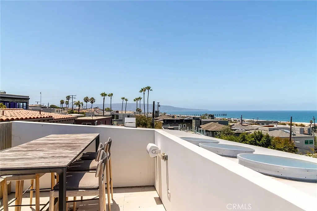 5 bed, 7.0 bath, 4750 sqft, $35,000 — Photo 4