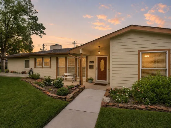 18514 Capetown Dr, Houston, TX 77058