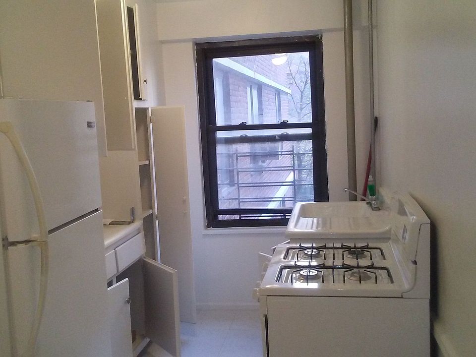 2nd image of 210 E Bway APT 305