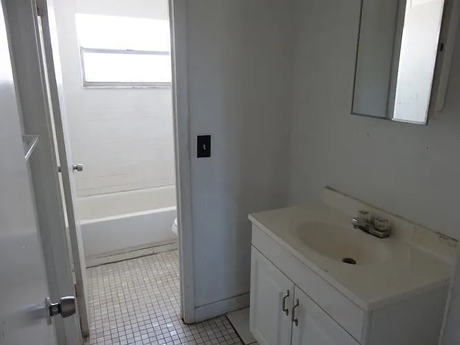 2400 NW 21st St #3 — Photo 18